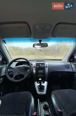Внедорожник / Кроссовер Hyundai Tucson 2010 в 