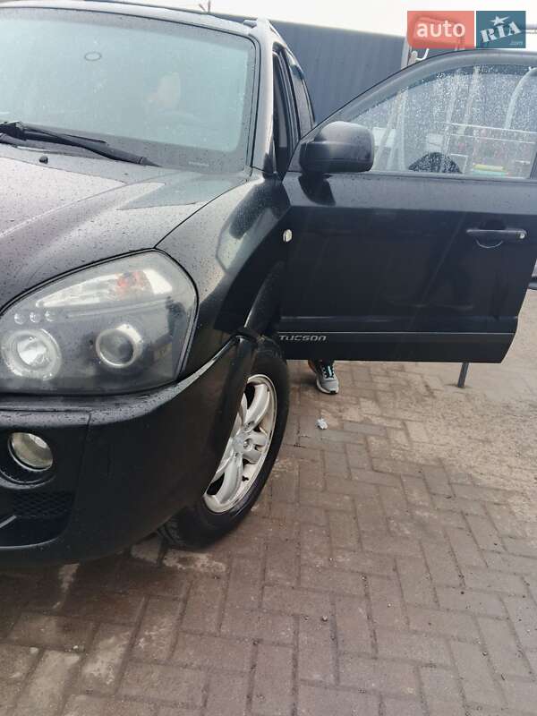 Внедорожник / Кроссовер Hyundai Tucson 2006 в Остроге