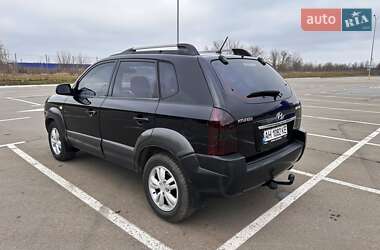 Внедорожник / Кроссовер Hyundai Tucson 2009 в 