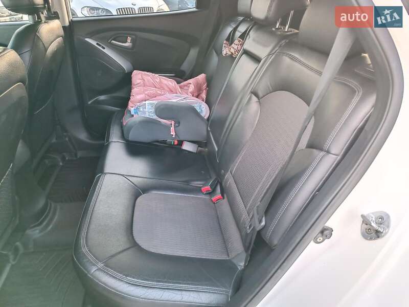 Внедорожник / Кроссовер Hyundai Tucson 2010 в Харькове