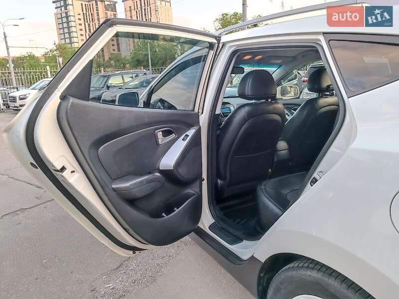 Внедорожник / Кроссовер Hyundai Tucson 2010 в Харькове