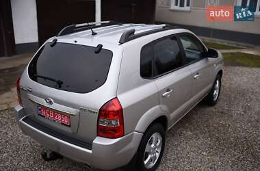 Внедорожник / Кроссовер Hyundai Tucson 2009 в 