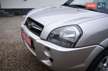 Внедорожник / Кроссовер Hyundai Tucson 2009 в 