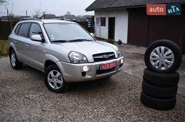 Внедорожник / Кроссовер Hyundai Tucson 2009 в 