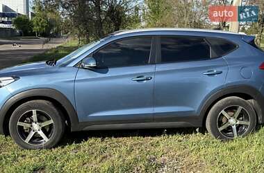 Внедорожник / Кроссовер Hyundai Tucson 2015 в 
