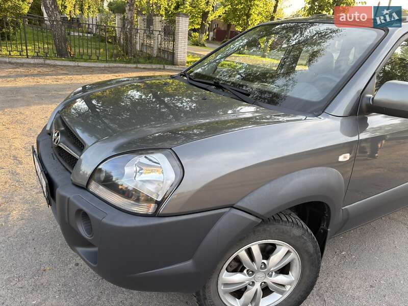 Внедорожник / Кроссовер Hyundai Tucson 2012 в 