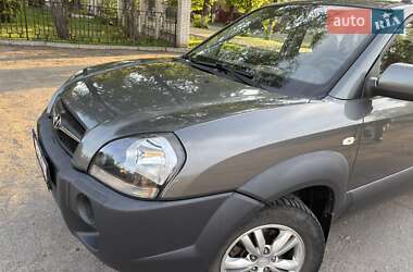 Внедорожник / Кроссовер Hyundai Tucson 2012 в 