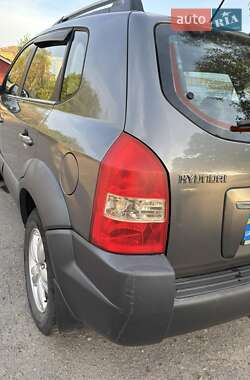 Внедорожник / Кроссовер Hyundai Tucson 2012 в 