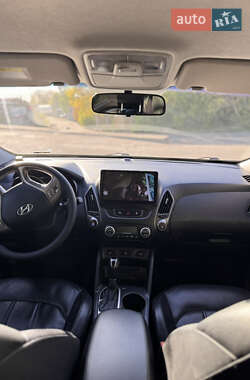 Внедорожник / Кроссовер Hyundai Tucson 2013 в 
