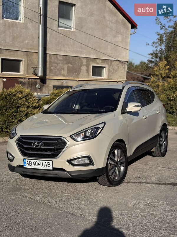Внедорожник / Кроссовер Hyundai Tucson 2013 в 