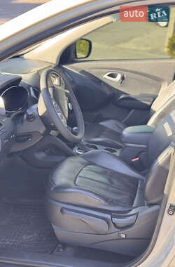 Внедорожник / Кроссовер Hyundai Tucson 2013 в 