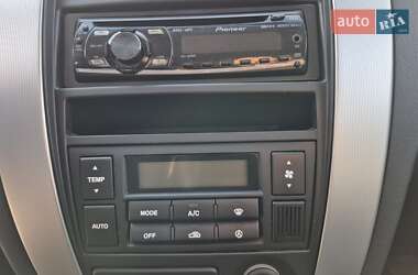 Внедорожник / Кроссовер Hyundai Tucson 2006 в 