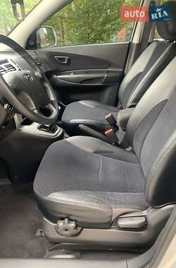 Внедорожник / Кроссовер Hyundai Tucson 2011 в 