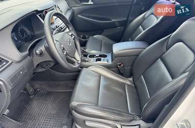 Внедорожник / Кроссовер Hyundai Tucson 2017 в 
