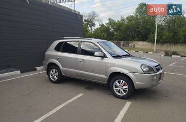 Внедорожник / Кроссовер Hyundai Tucson 2010 в 