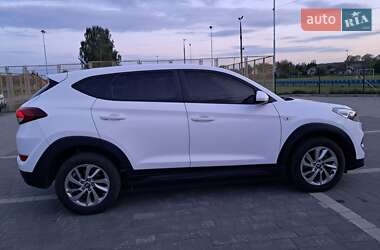 Позашляховик / Кросовер Hyundai Tucson 2016 в 