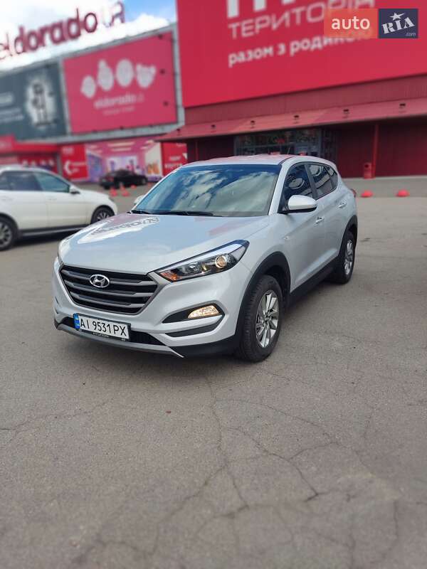 Внедорожник / Кроссовер Hyundai Tucson 2015 в 