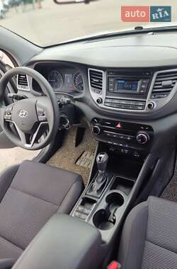 Внедорожник / Кроссовер Hyundai Tucson 2015 в 