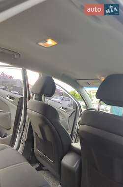 Внедорожник / Кроссовер Hyundai Tucson 2015 в 