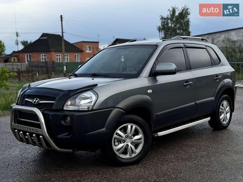 Внедорожник / Кроссовер Hyundai Tucson 2012 в 
