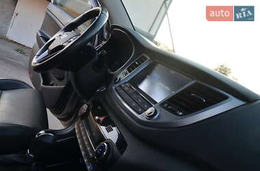 Внедорожник / Кроссовер Hyundai Tucson 2016 в 