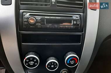 Внедорожник / Кроссовер Hyundai Tucson 2006 в 