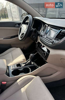 Внедорожник / Кроссовер Hyundai Tucson 2016 в 