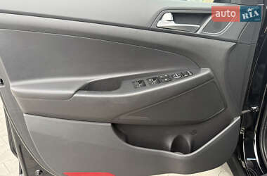 Внедорожник / Кроссовер Hyundai Tucson 2016 в 