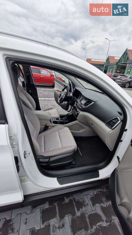 Позашляховик / Кросовер Hyundai Tucson 2015 в Ірпені