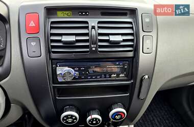 Позашляховик / Кросовер Hyundai Tucson 2006 в 