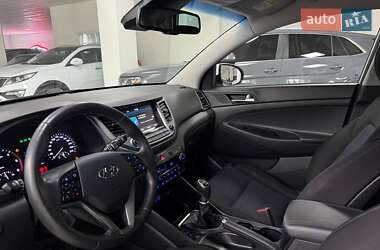 Внедорожник / Кроссовер Hyundai Tucson 2016 в 