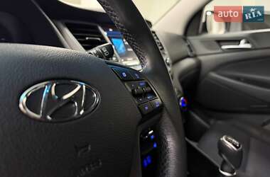 Внедорожник / Кроссовер Hyundai Tucson 2016 в 