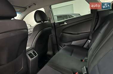 Внедорожник / Кроссовер Hyundai Tucson 2016 в 