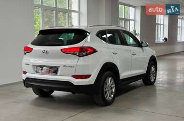 Внедорожник / Кроссовер Hyundai Tucson 2016 в 