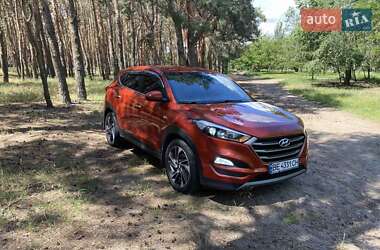 Внедорожник / Кроссовер Hyundai Tucson 2015 в 