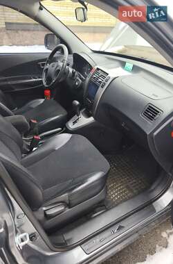 Внедорожник / Кроссовер Hyundai Tucson 2011 в 