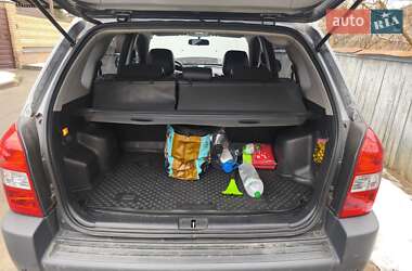 Внедорожник / Кроссовер Hyundai Tucson 2011 в 
