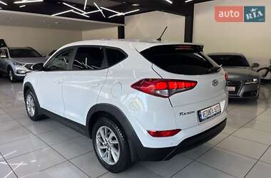 Внедорожник / Кроссовер Hyundai Tucson 2016 в 