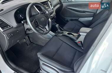 Внедорожник / Кроссовер Hyundai Tucson 2016 в 