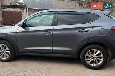 Внедорожник / Кроссовер Hyundai Tucson 2015 в 