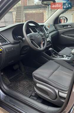 Внедорожник / Кроссовер Hyundai Tucson 2015 в 