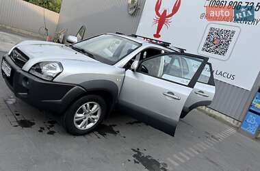 Внедорожник / Кроссовер Hyundai Tucson 2011 в 