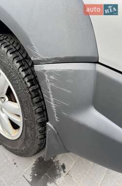 Внедорожник / Кроссовер Hyundai Tucson 2011 в 