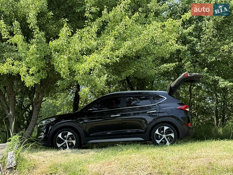 Внедорожник / Кроссовер Hyundai Tucson 2017 в 