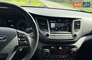 Внедорожник / Кроссовер Hyundai Tucson 2017 в 