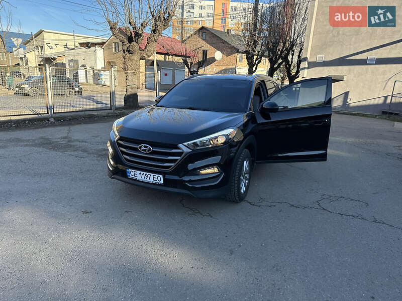 Внедорожник / Кроссовер Hyundai Tucson 2015 в 