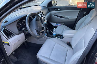 Внедорожник / Кроссовер Hyundai Tucson 2015 в 