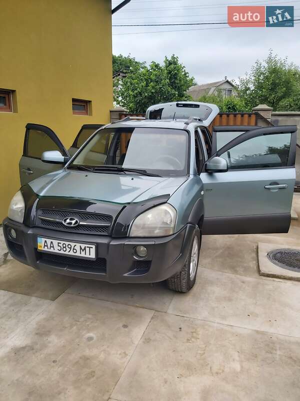 Внедорожник / Кроссовер Hyundai Tucson 2006 в Ревном фото 2 Внедорожник / Кроссовер Hyundai Tucson 2006 в Ревном