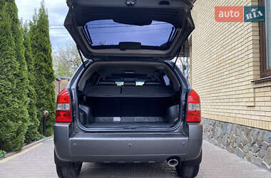 Внедорожник / Кроссовер Hyundai Tucson 2009 в 