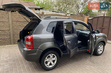 Внедорожник / Кроссовер Hyundai Tucson 2009 в 